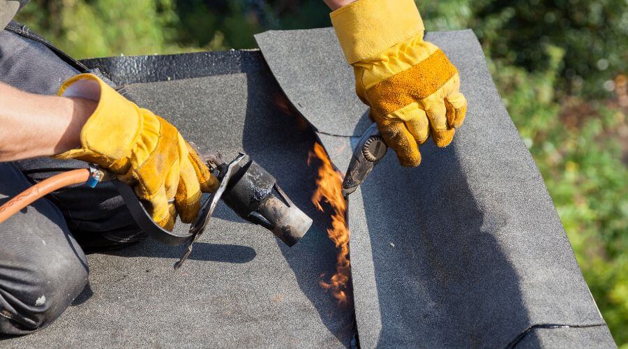 Professional gutter cleaning in Hinkley, CA